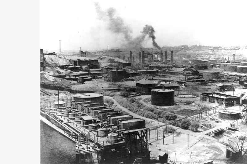 Standard Oil Refinery No. 1 in Cleveland, Ohio (1899).